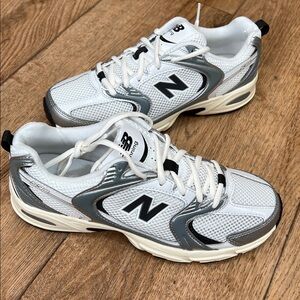 Unisex New Balance U530ESA Silver Metallic for Men 7.5, for women size 9 NEW